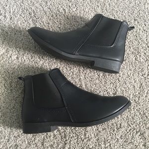 Boohoo Flat Chelsea Boot